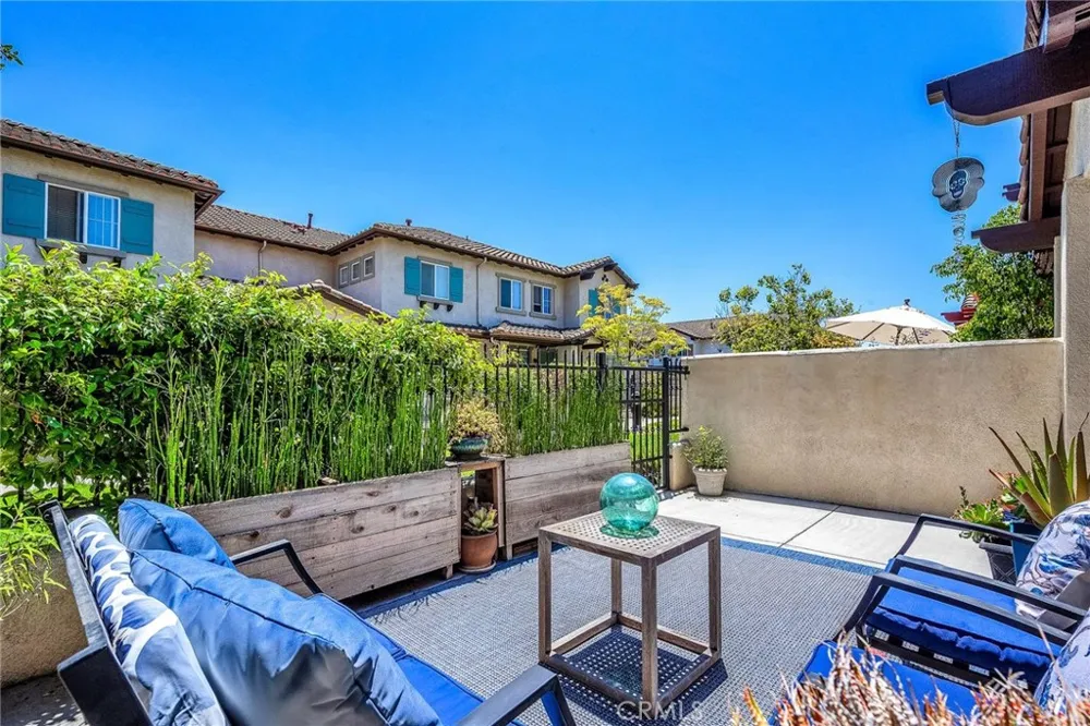 154 Via Katrina Newbury Park, CA 91320