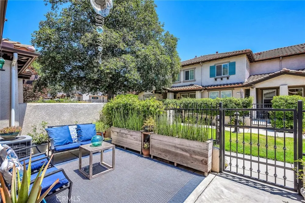 154 Via Katrina Newbury Park, CA 91320