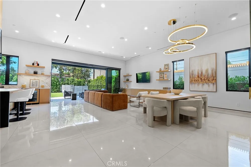 12507 Miranda Valley Village, CA 91607