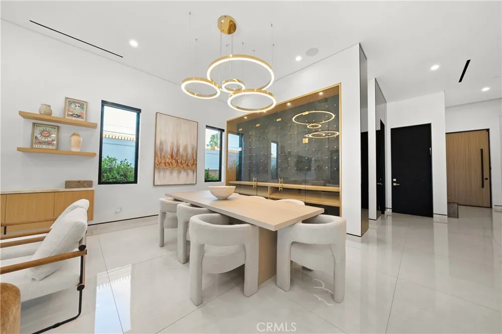 12507 Miranda Valley Village, CA 91607