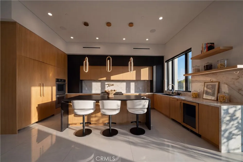 12507 Miranda Valley Village, CA 91607