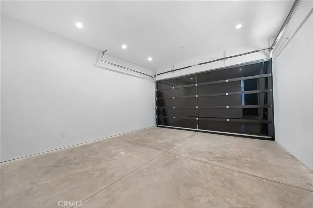 12507 Miranda Valley Village, CA 91607