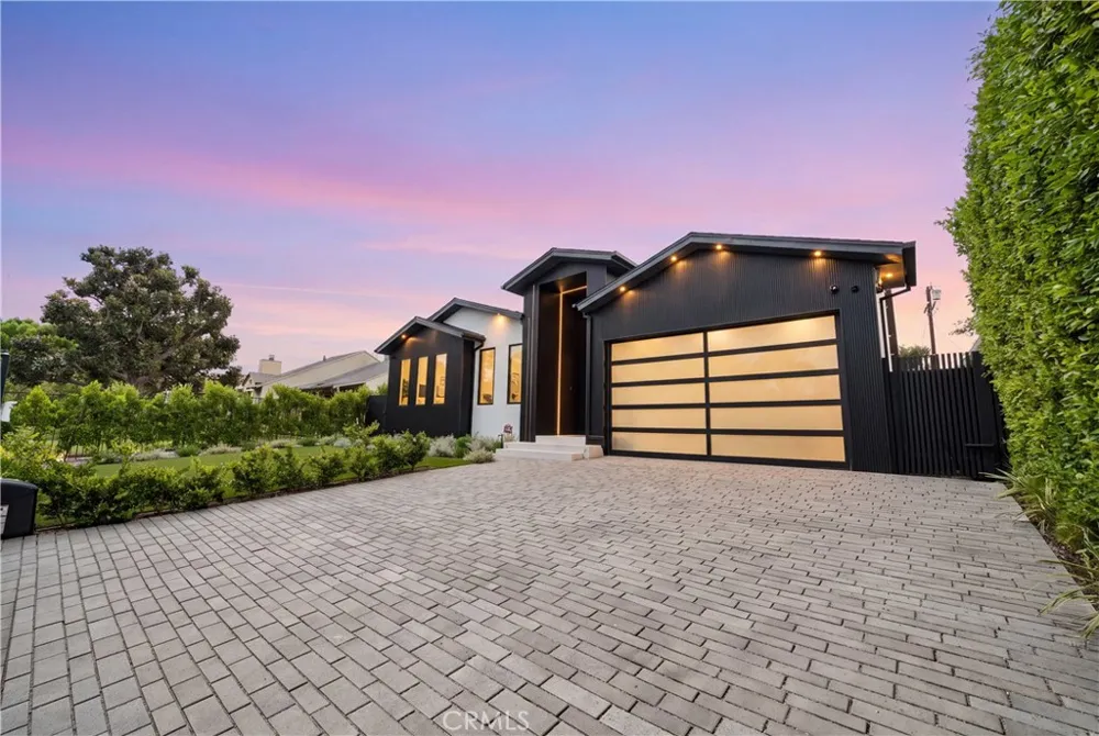 12507 Miranda Valley Village, CA 91607