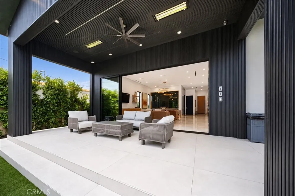 12507 Miranda Valley Village, CA 91607