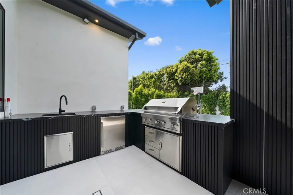 12507 Miranda Valley Village, CA 91607