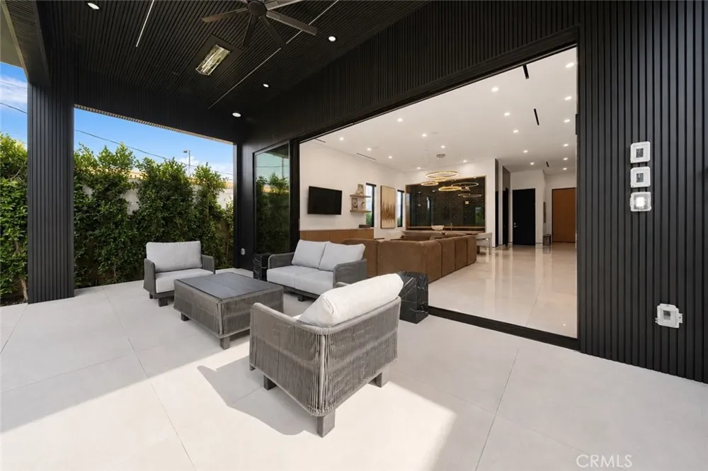 12507 Miranda Valley Village, CA 91607