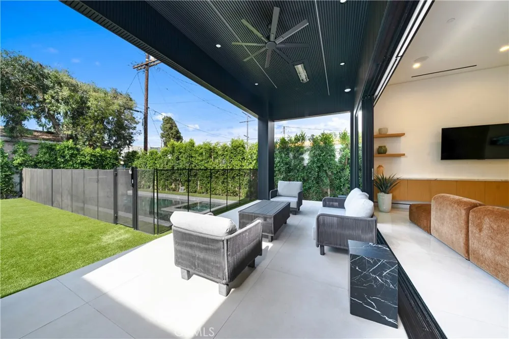 12507 Miranda Valley Village, CA 91607