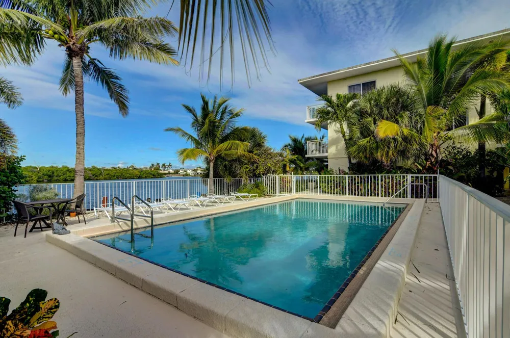 6520 Ocean Boulevard Ocean Ridge, FL 33435