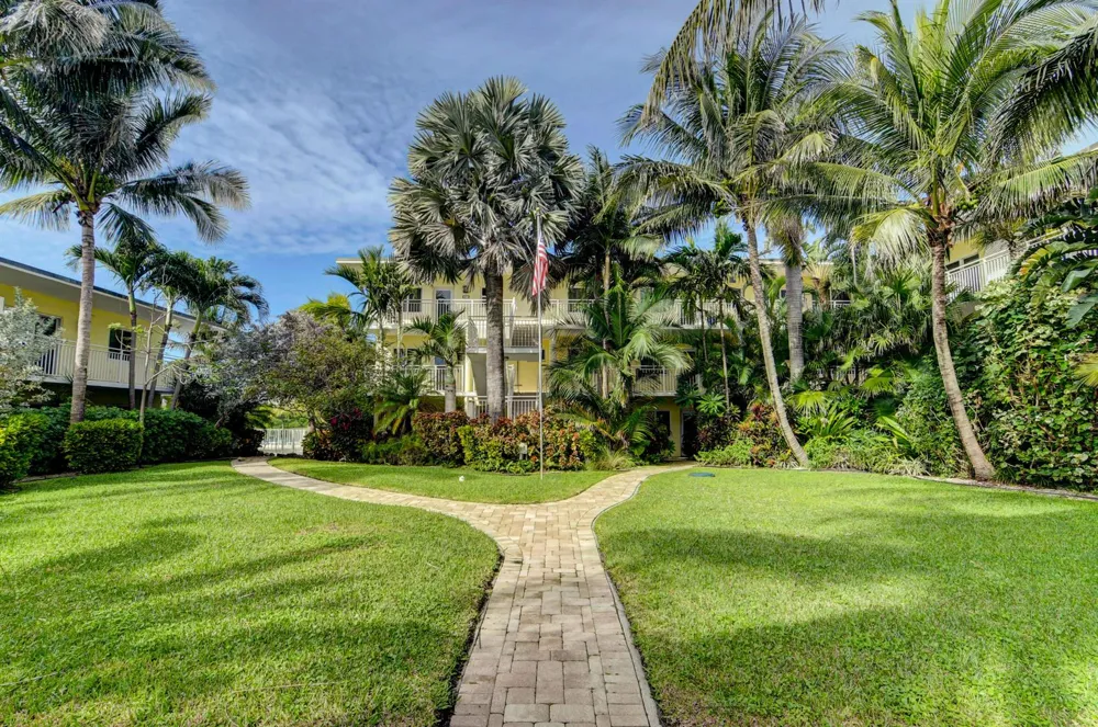 6520 Ocean Boulevard Ocean Ridge, FL 33435