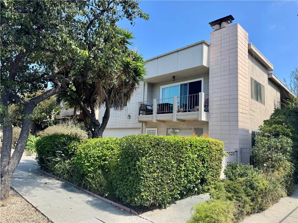 1331 Berkeley Street #3 Santa Monica, CA 90404