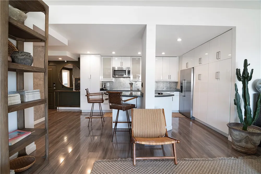 1155 La Cienega Boulevard #711 West Hollywood, CA 90069