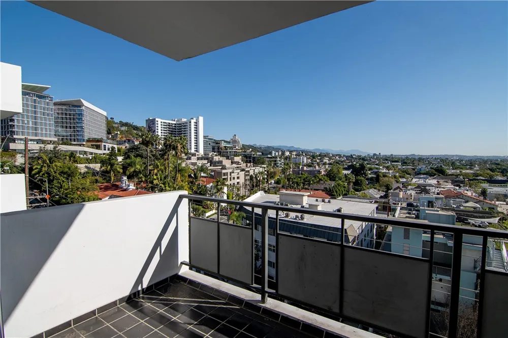 1155 La Cienega Boulevard #711 West Hollywood, CA 90069