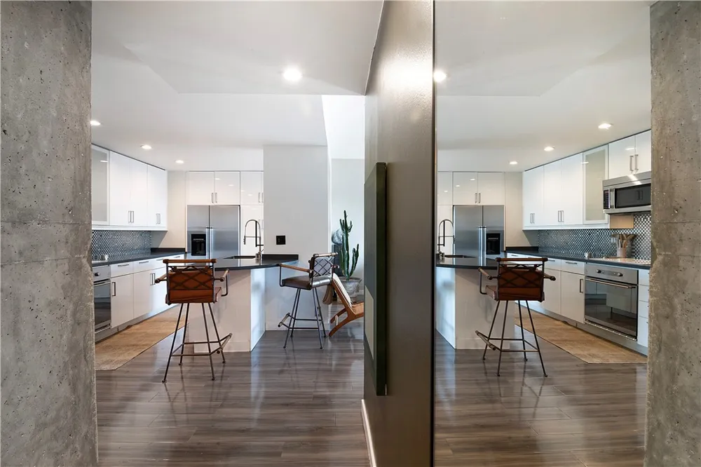 1155 La Cienega Boulevard #711 West Hollywood, CA 90069