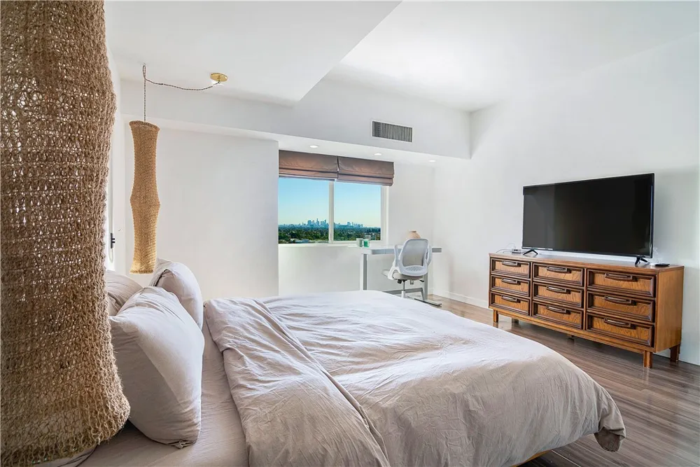 1155 La Cienega Boulevard #711 West Hollywood, CA 90069