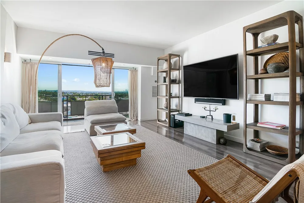 1155 La Cienega Boulevard #711 West Hollywood, CA 90069