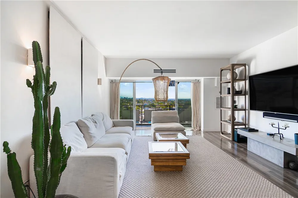 1155 La Cienega Boulevard #711 West Hollywood, CA 90069