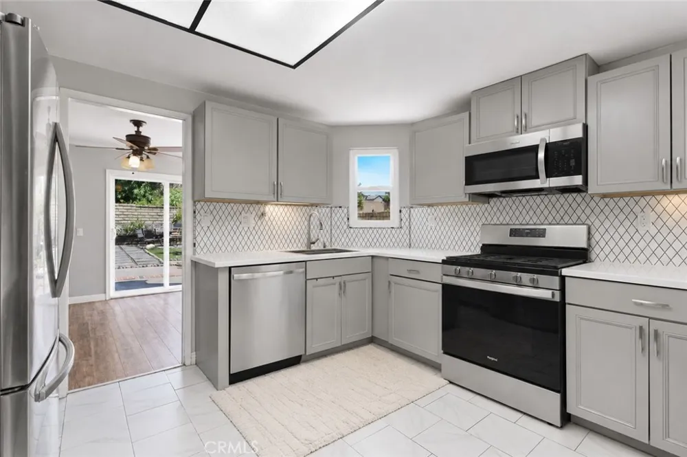 28942 Rue Daniel Canyon Country, CA 91387