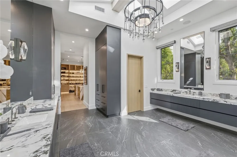 5241 Twin Oaks Hidden Hills, CA 91302
