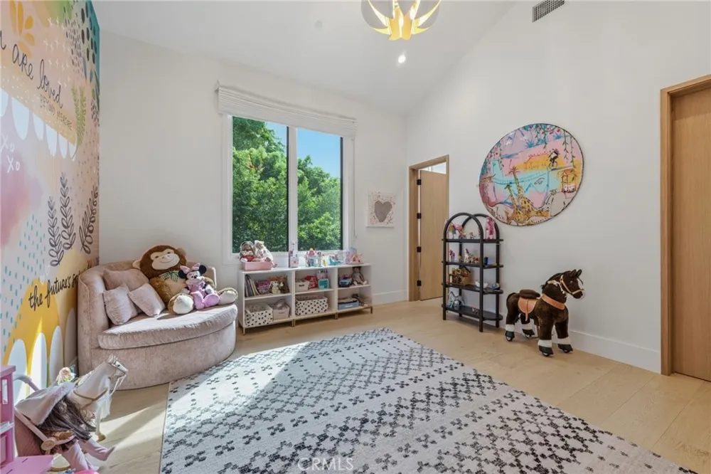 5241 Twin Oaks Hidden Hills, CA 91302