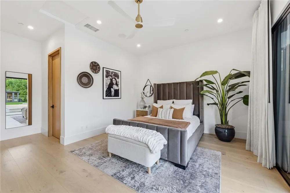 5241 Twin Oaks Hidden Hills, CA 91302