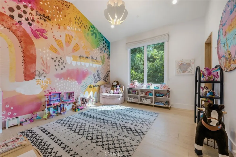 5241 Twin Oaks Hidden Hills, CA 91302