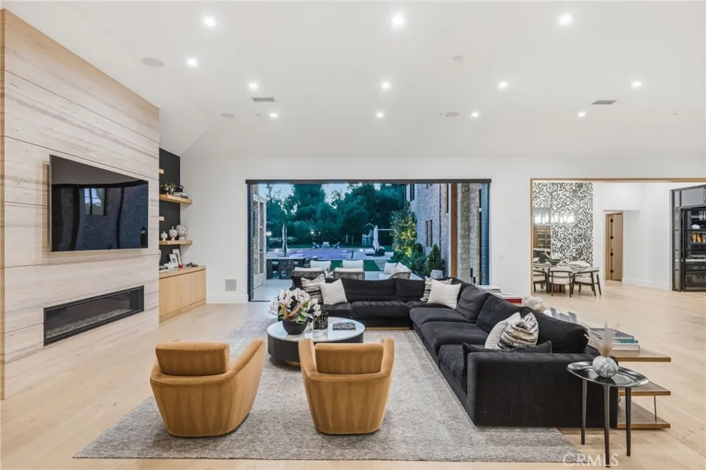 5241 Twin Oaks Hidden Hills, CA 91302