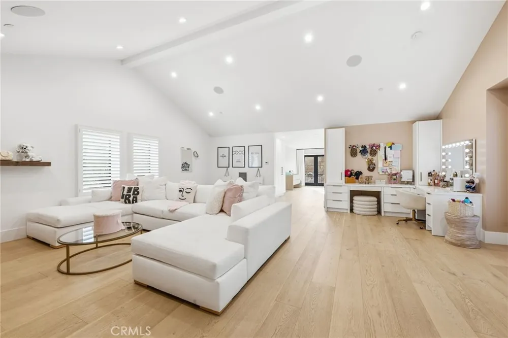5241 Twin Oaks Hidden Hills, CA 91302