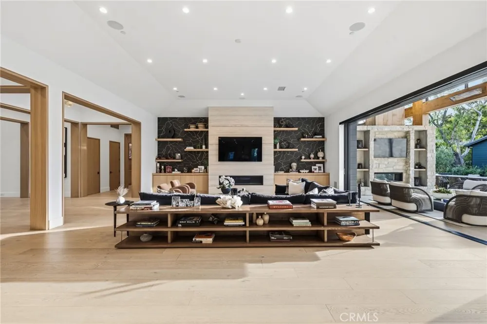 5241 Twin Oaks Hidden Hills, CA 91302