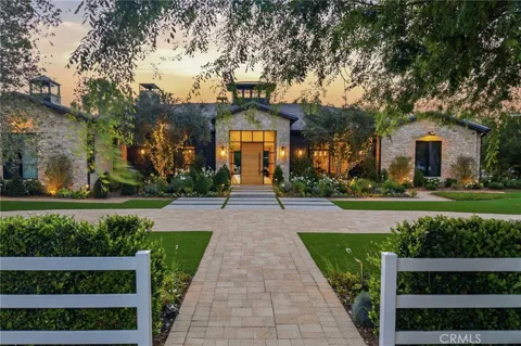 5241 Twin Oaks