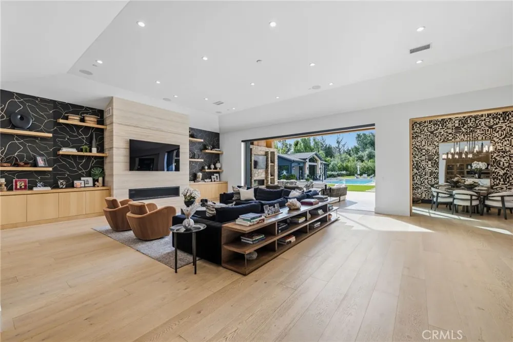5241 Twin Oaks Hidden Hills, CA 91302