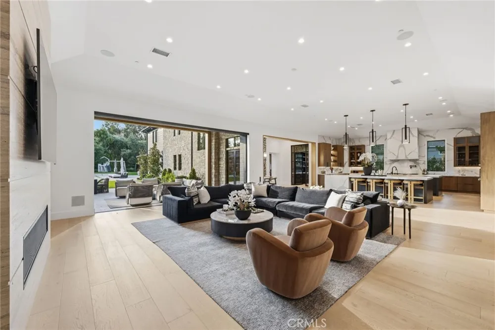 5241 Twin Oaks Hidden Hills, CA 91302