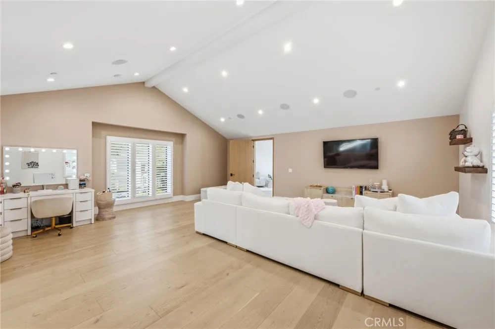 5241 Twin Oaks Hidden Hills, CA 91302