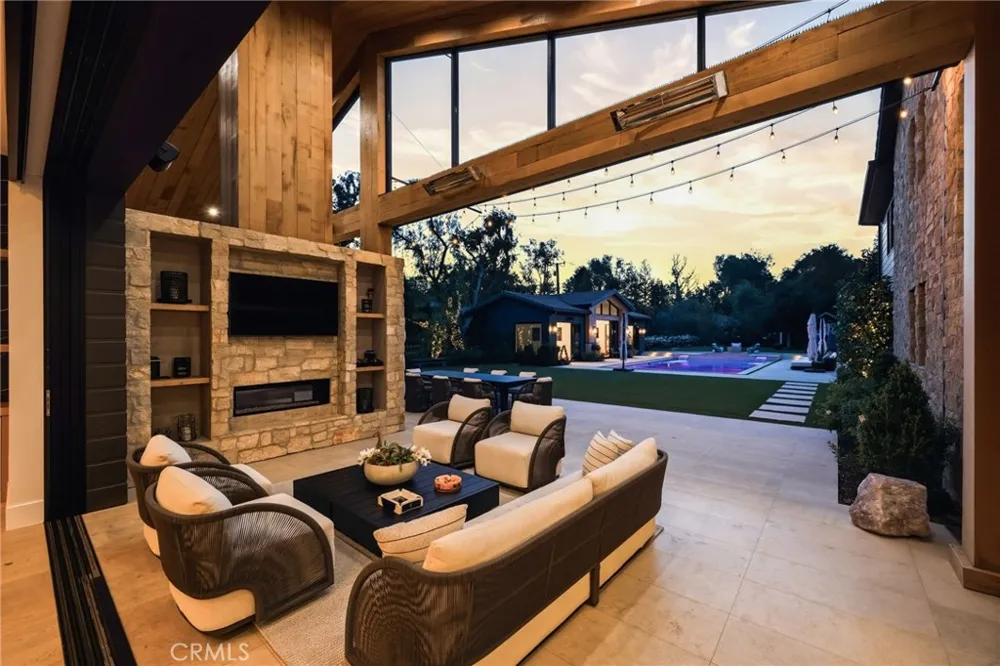 5241 Twin Oaks Hidden Hills, CA 91302