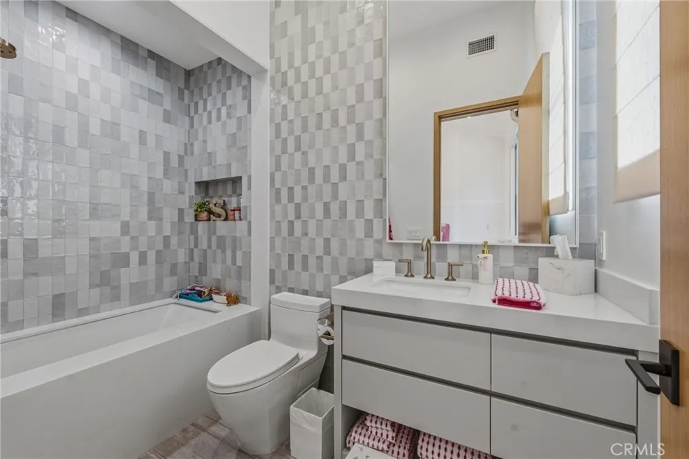 5241 Twin Oaks Hidden Hills, CA 91302