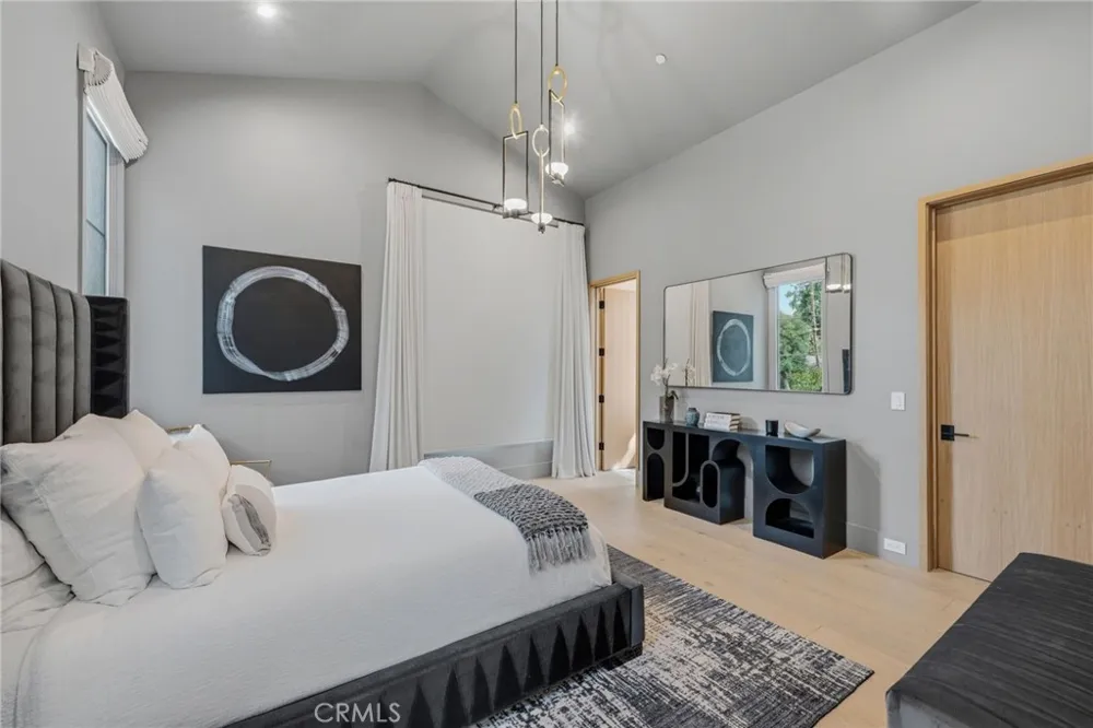 5241 Twin Oaks Hidden Hills, CA 91302