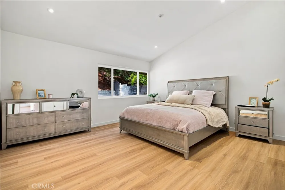 5777 Valerie Avenue Woodland Hills, CA 91367