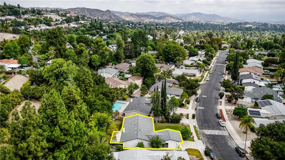5777 Valerie Avenue Woodland Hills, CA 91367
