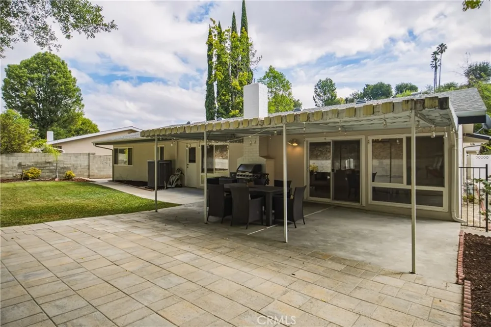5777 Valerie Avenue Woodland Hills, CA 91367
