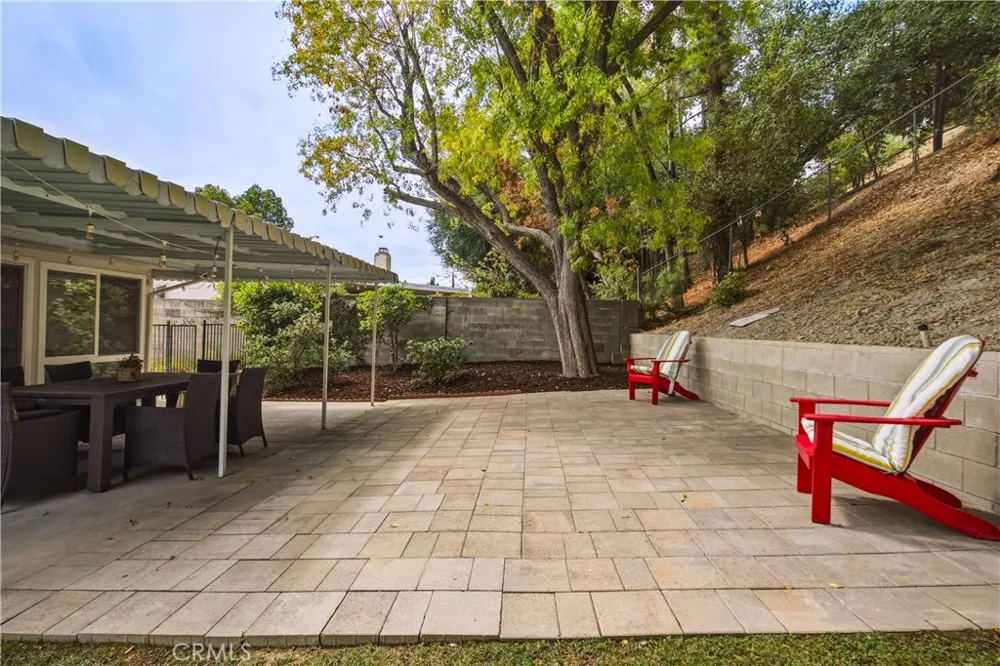 5777 Valerie Avenue Woodland Hills, CA 91367