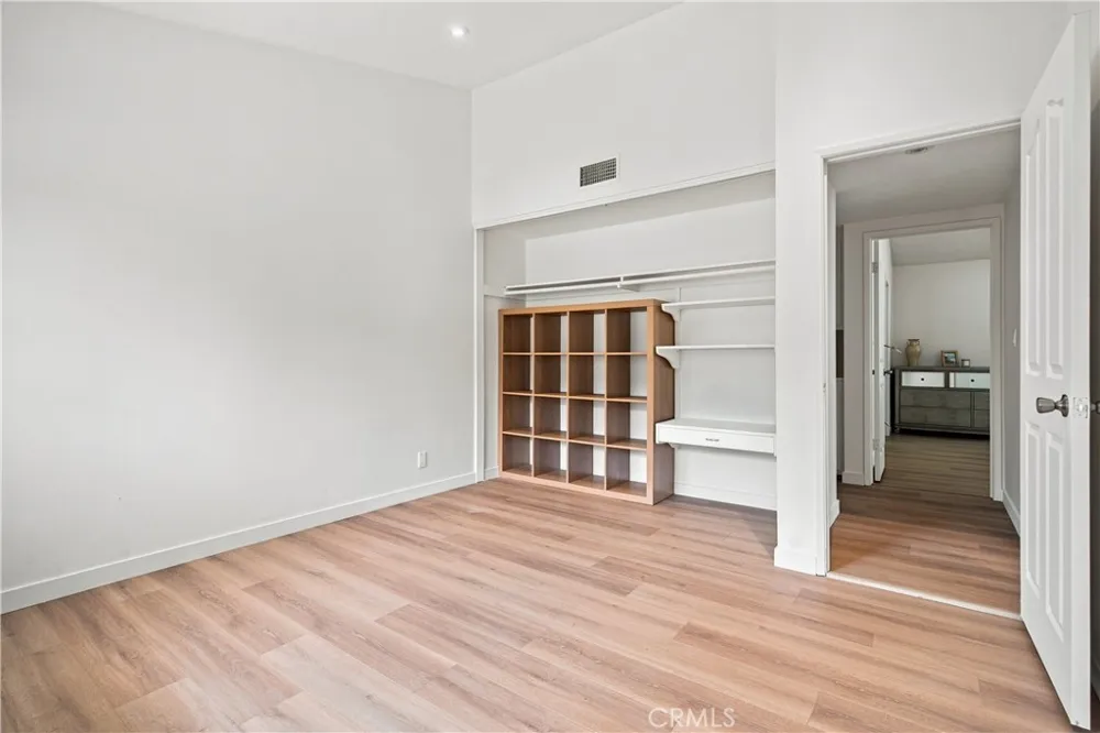 5777 Valerie Avenue Woodland Hills, CA 91367