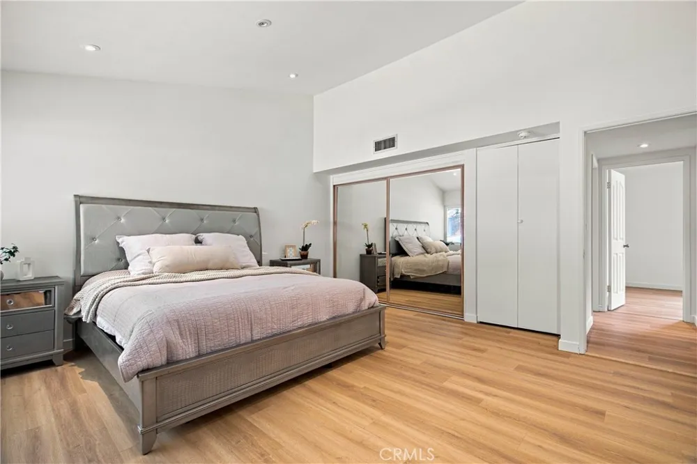 5777 Valerie Avenue Woodland Hills, CA 91367