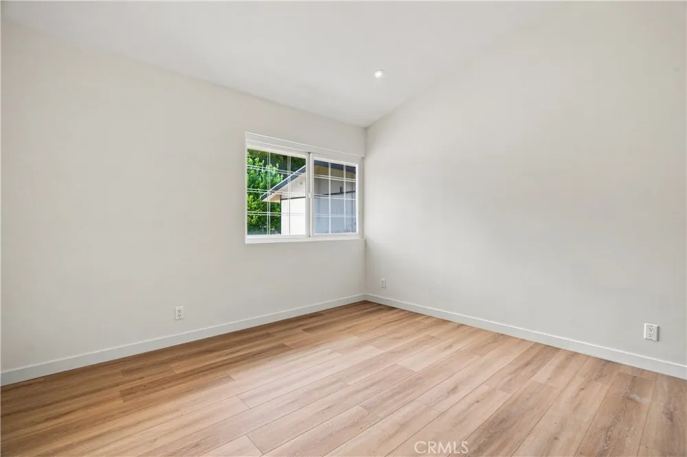 5777 Valerie Avenue Woodland Hills, CA 91367