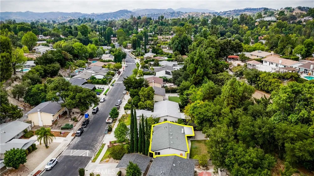 5777 Valerie Avenue Woodland Hills, CA 91367