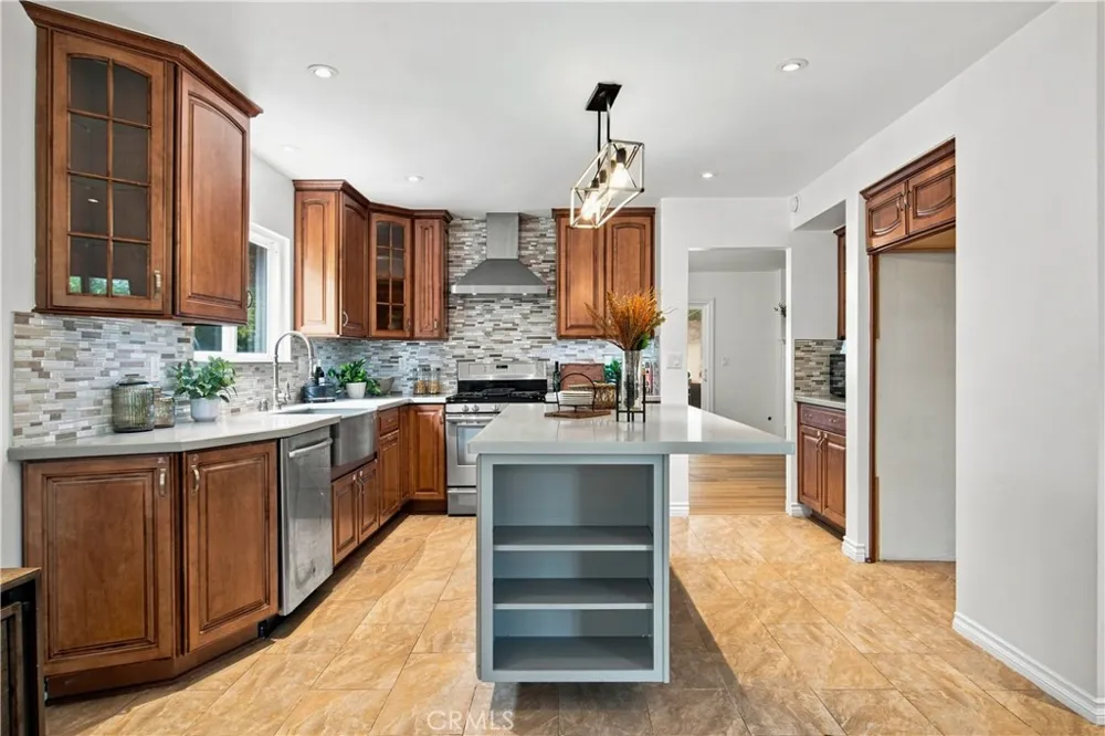 5777 Valerie Avenue Woodland Hills, CA 91367