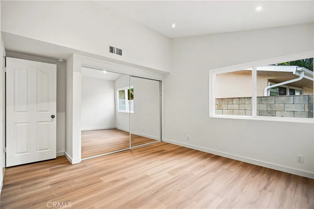 5777 Valerie Avenue Woodland Hills, CA 91367
