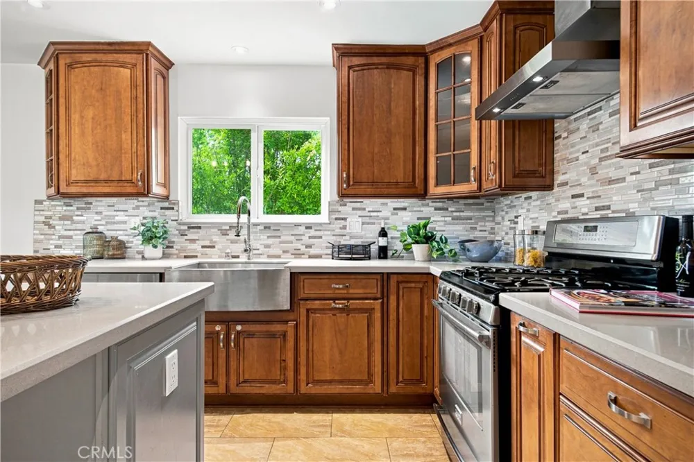 5777 Valerie Avenue Woodland Hills, CA 91367
