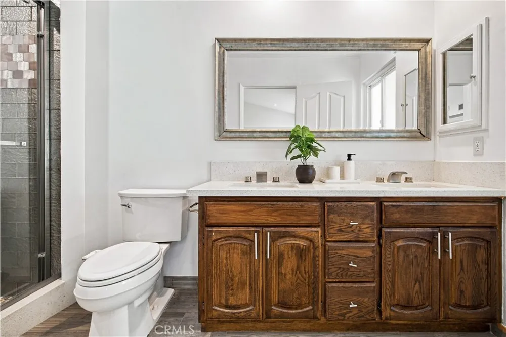 5777 Valerie Avenue Woodland Hills, CA 91367