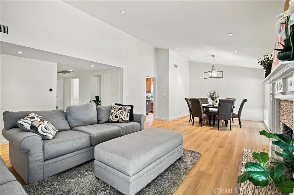 5777 Valerie Avenue Woodland Hills, CA 91367