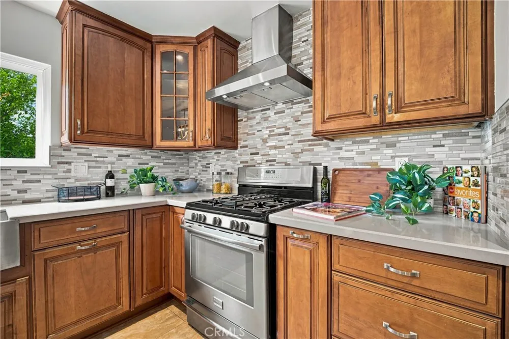 5777 Valerie Avenue Woodland Hills, CA 91367