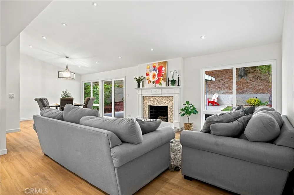 5777 Valerie Avenue Woodland Hills, CA 91367